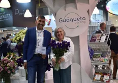 Juan Alajandro of Guaqueta Trading and Sonia Janssen of Evanthia, promoting their lisianthus Minilissi.